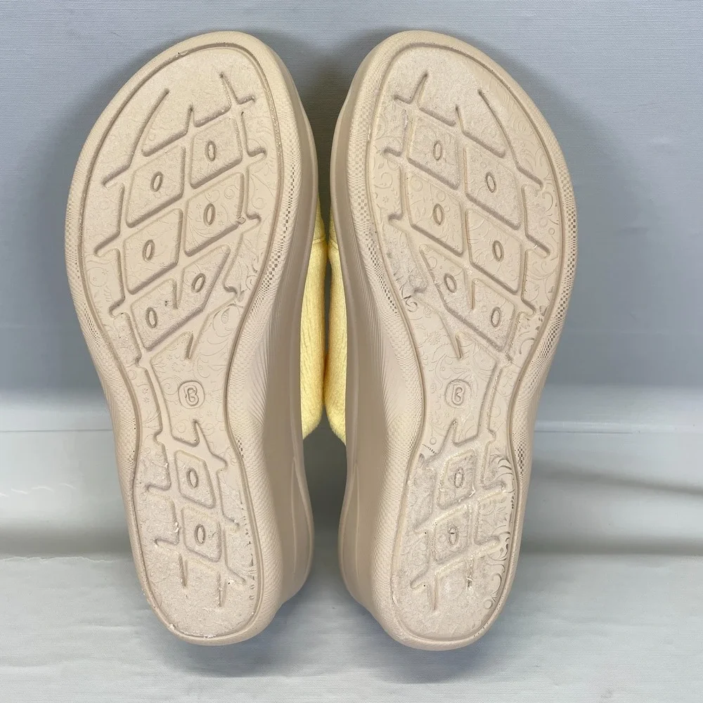 Bzees Smile More Wedge Sandals Womens Size 9.5 M Yellow Fabric Slip On Shoes